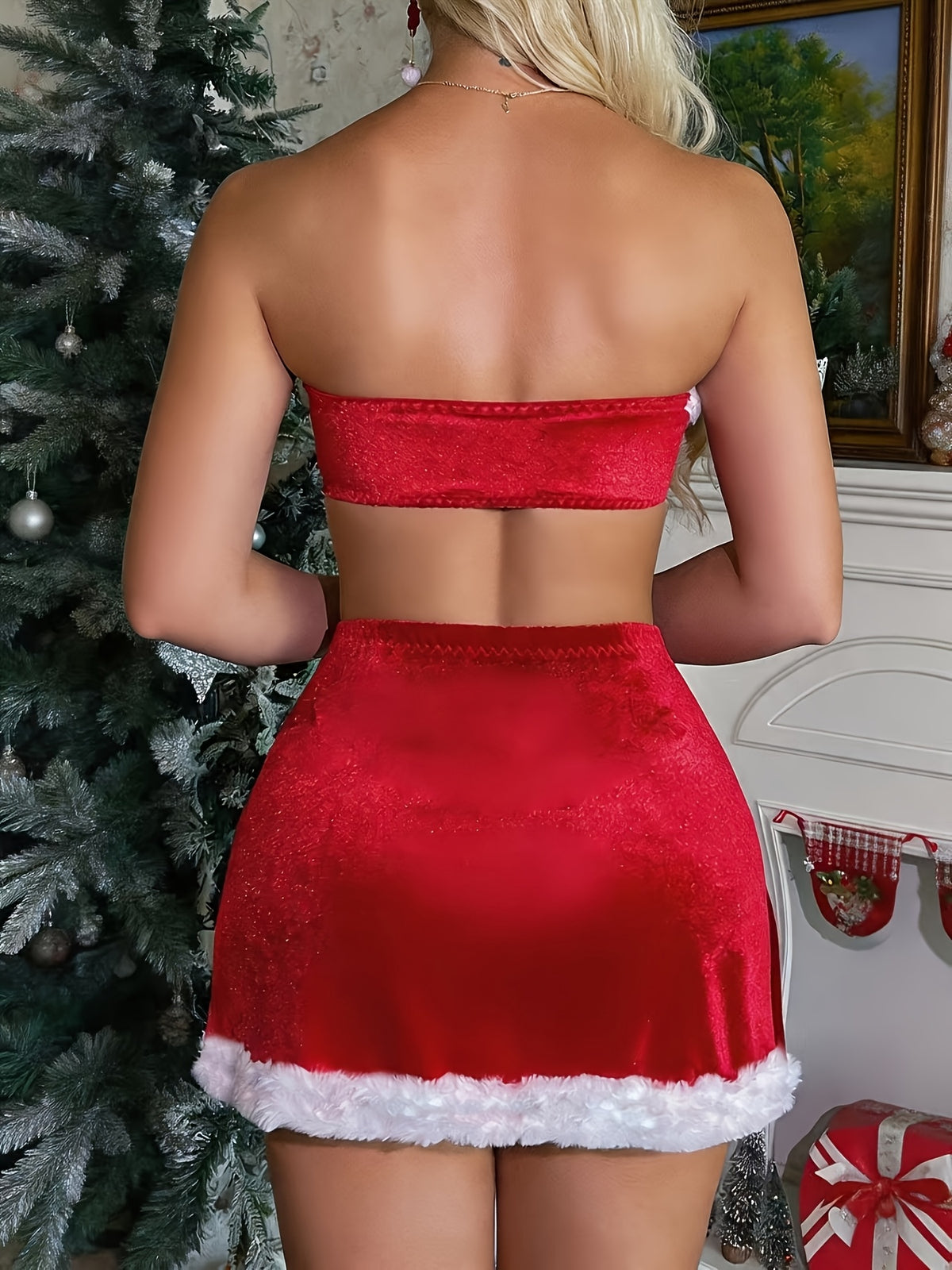 Conjunto Navideño de Terciopelo Rojo 3 piezas: Corset con Abertura Lateral, Falda Ultra Corta, Ruffles Blancos. 3
