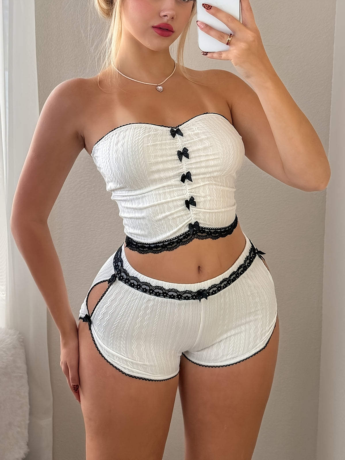 Conjunto de ropa de estar por casa para mujer, 2 piezas: top tubo sin tirantes con textura y pantalones cortos con ribete de encaje. 2